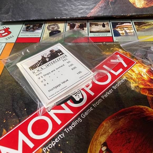 MONOPOLY DISNEY PIRATES OF THE CARIBBEAN COLLECTOR’S EDITION GAME COMPLETE - Picture 5 of 13